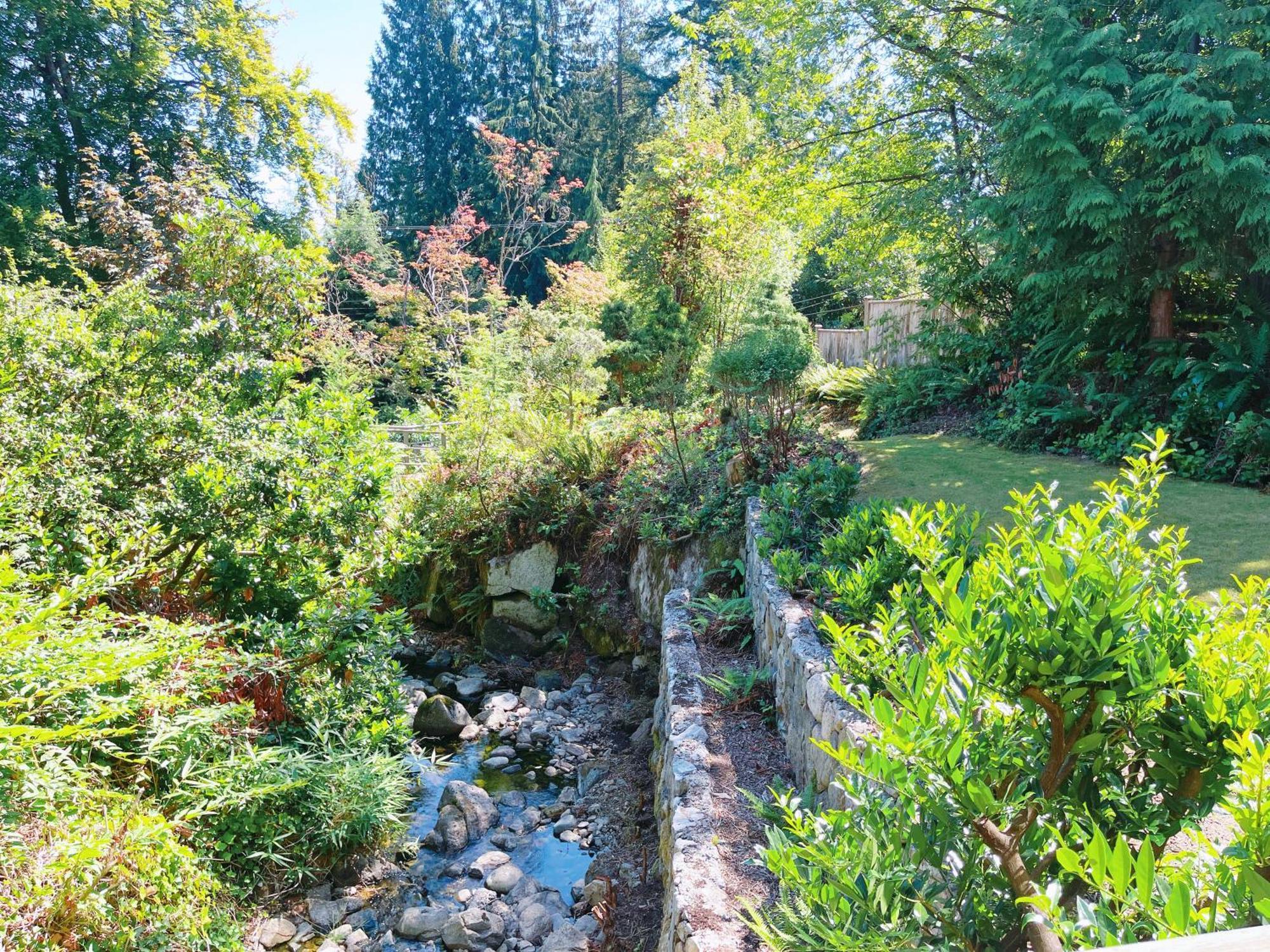 66 Creek Garden House Villa West Vancouver Esterno foto